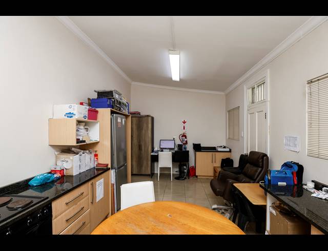 350M² BUILDING FOR SALE IN ESSENWOOD